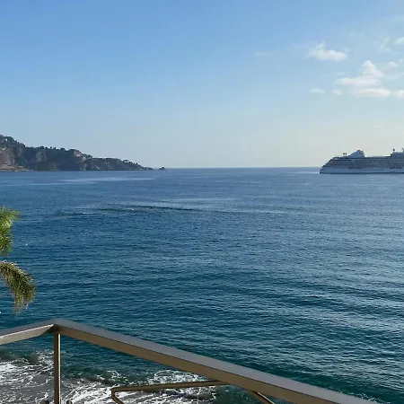 La Mansarda Appartamento Giardini Naxos