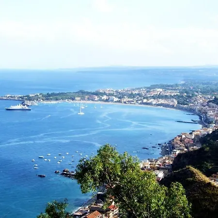 Lägenhet La Mansarda Giardini Naxos